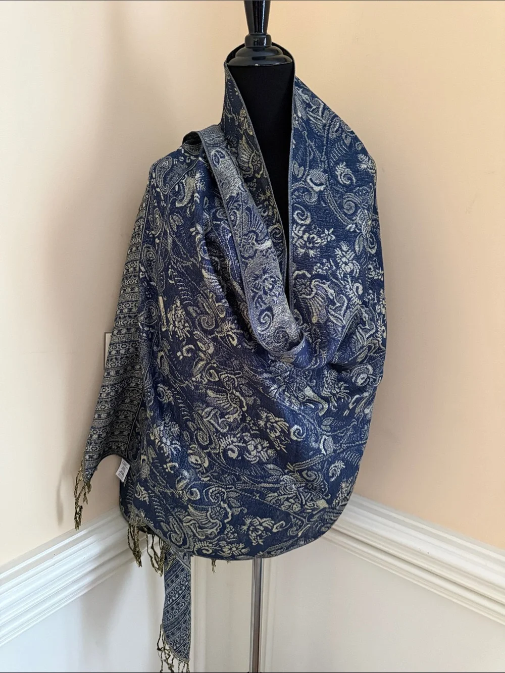NWT‎ Allover Metallic Floral Navy Blue Paisley Woven Scarf Shawl One Size